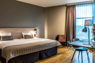 Photo by: Karl Gabor Room Standard